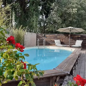 Location Saisonnière Avec Piscine Et Terrasse Au Pied Du Luberon Maison d'hôtes